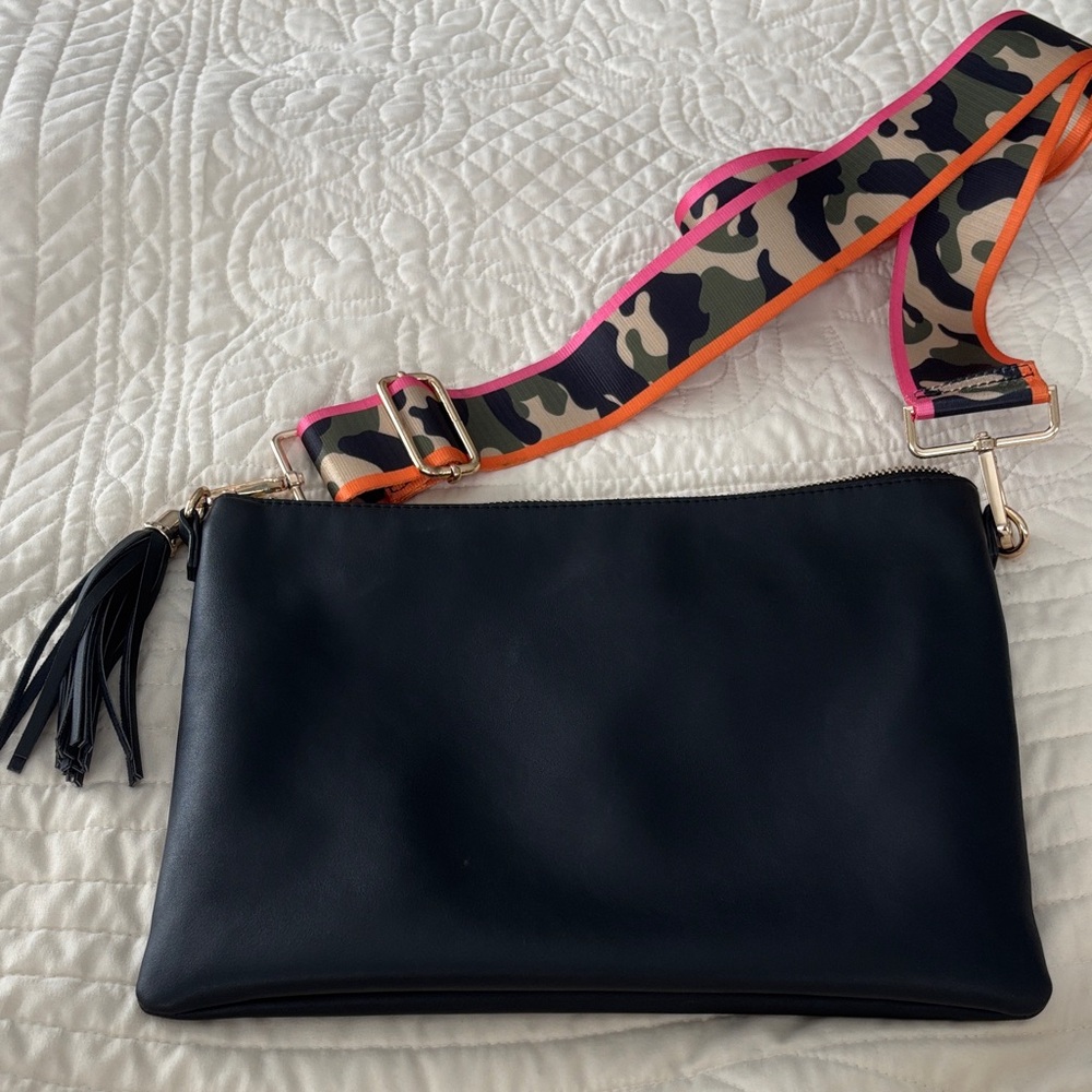 Lisa Robertson Stylish Black Crossbody Bag with Camouflage Strap